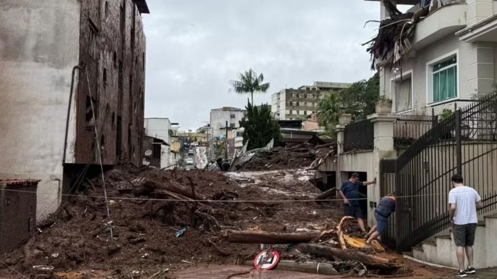 Un fuerte temporal en el sur de Brasil dejó al menos 28 muertos, más de 40 desaparecidos (Imagen g1).