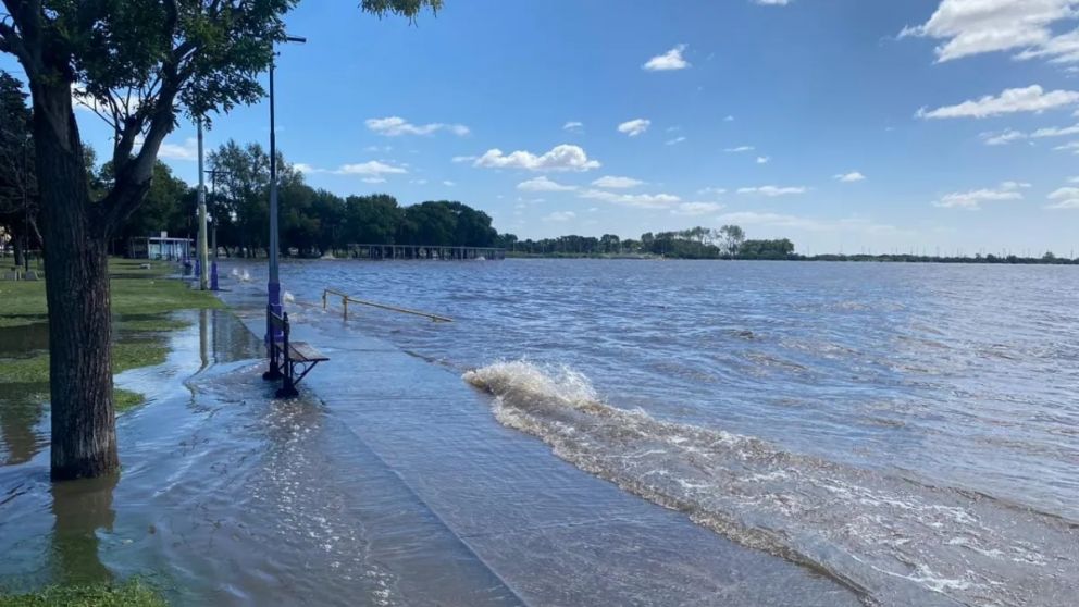 Alerta por crecida del Río de la Plata: prevén un pico de hasta 3,20 metros en la región