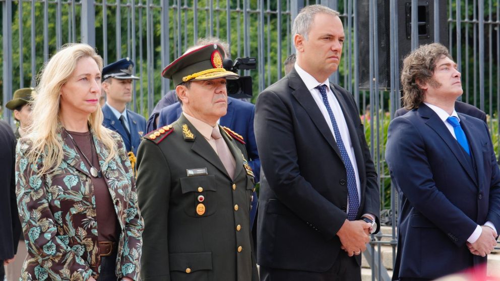 Javier Milei, Karina Milei, Manuel Adorni y Carlos Presti en el homenaje al General San Martín.