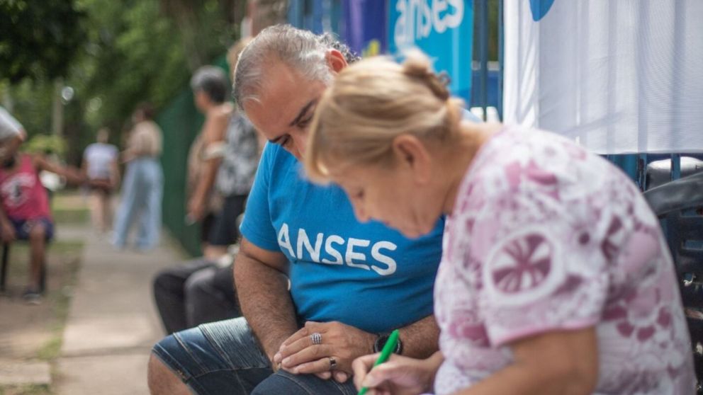 Aumenta la jubilación de ANSES: ¿Cómo quedará el haber mínimo con bono en abril?