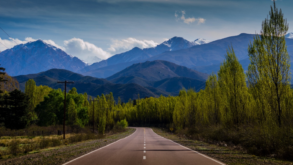 Naturaleza imponente y vida tranquila al pie de la Cordillera de los Andes.