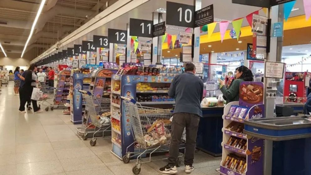 Las ventas en supermercados acumularon una suba de 2% en 2025