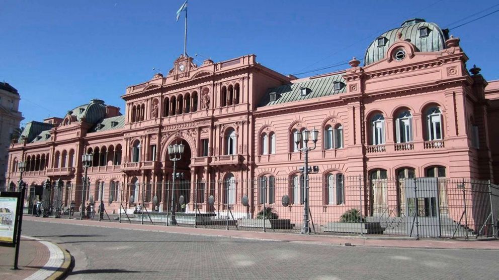 El gobierno suma restricciones a las habituales en la Casa Rosada.