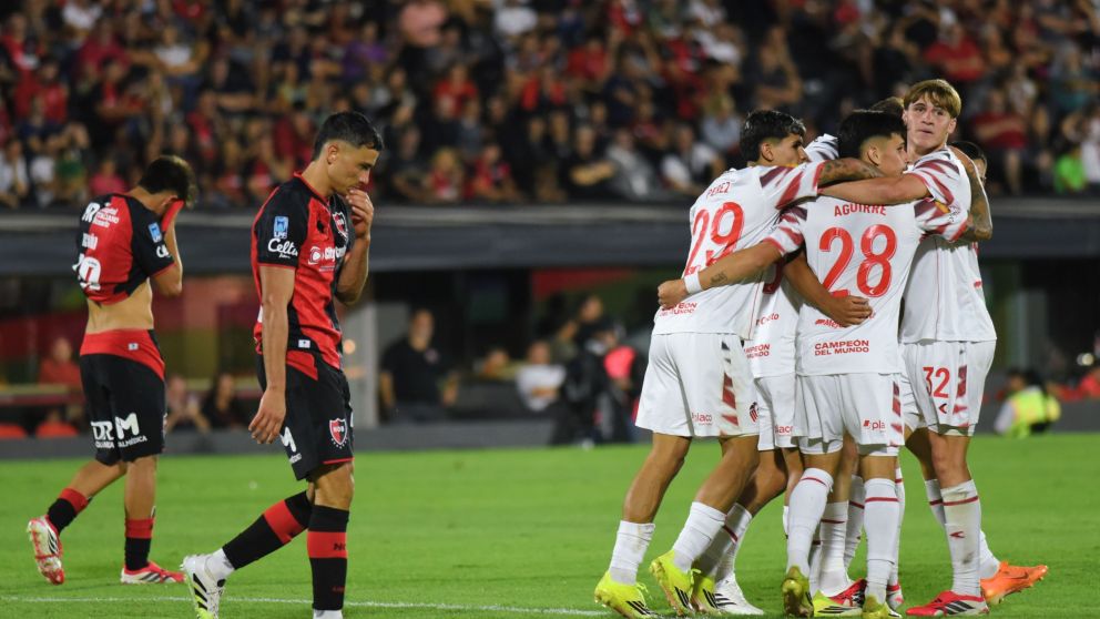 Newell's volvi� a perder antes del cl�sico y Estudiantes qued� l�der en el debut del Cacique Medina
