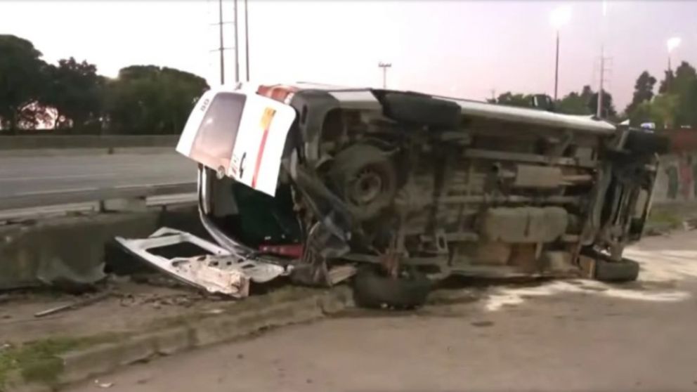 Se investigan las causas del choque en la autopista Ricchieri (NA).