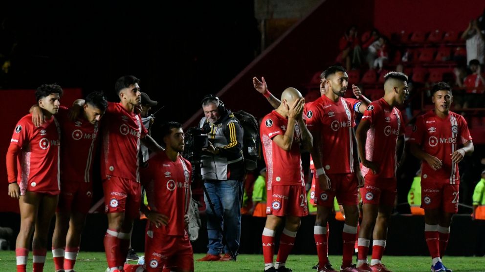 Platense se burl� de Argentinos Juniors por su eliminaci�n de la Copa Libertadores: "Del barrio..."