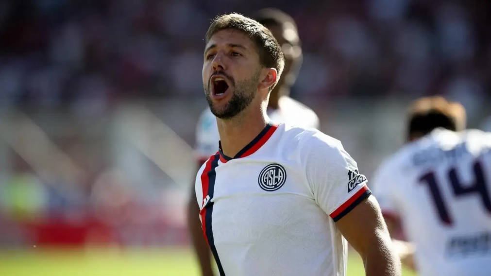 El delantero viene en racha goleadora con el Ciclón.