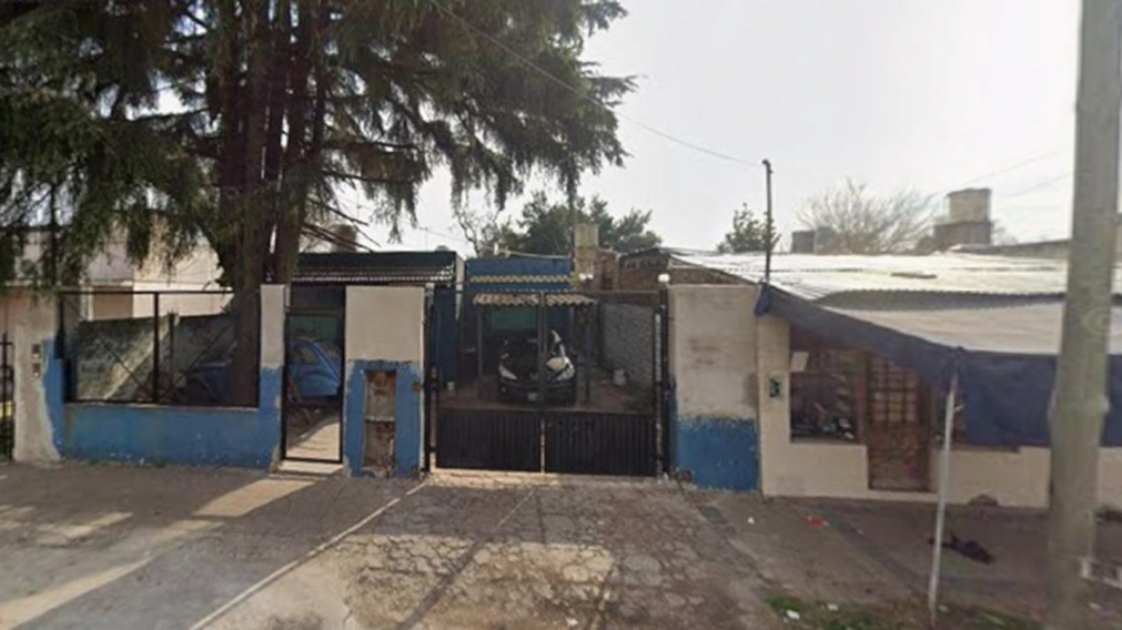 Horror en Caseros: hallan muertos a una mujer y su hijo y creen que la pareja de ella los mató y se quitó la vida.