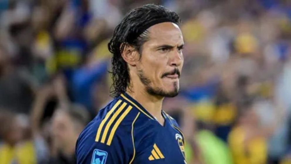 El uruguayo Edinson Cavani se perderá otro partido como consecuencia de su dolor lumbar.
