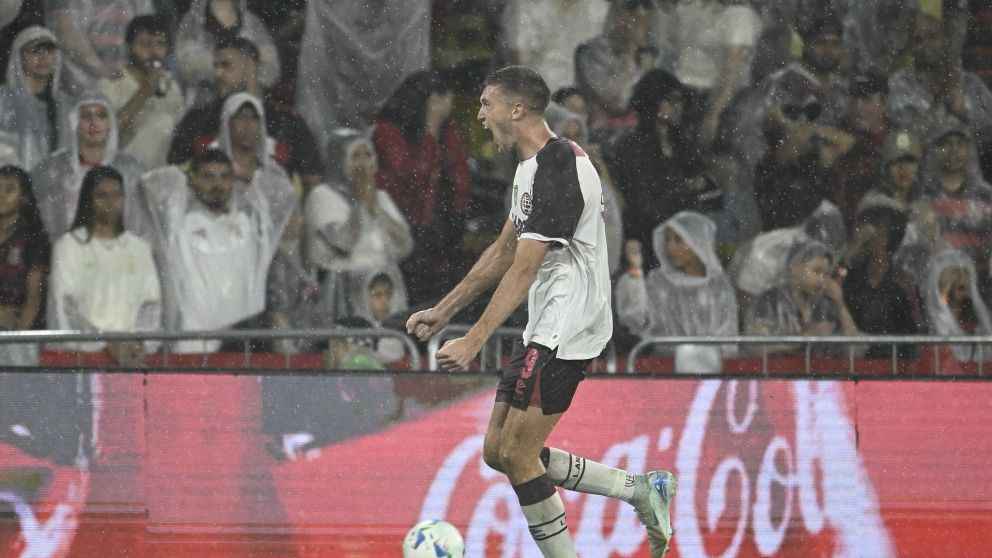Rodrigo Castillo celebra su gol, en segundo en la serie y el primero en la noche del Maracaná. En un partido vibrante, el Granate se consagró ganador de la Recopa Sudamericana.