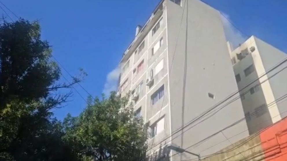 Incendio en un edificio de Constituci�n (NA).