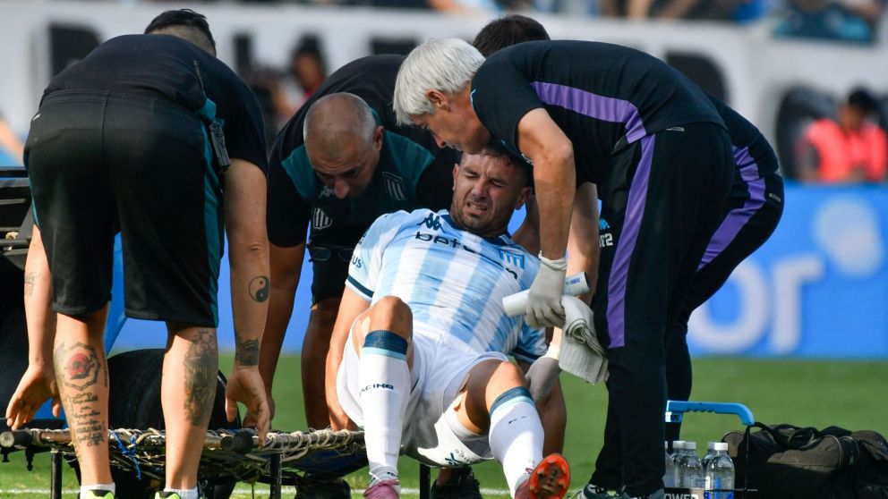 Maravilla Martínez se fue muy dolorido tras doblarse el tobillo.