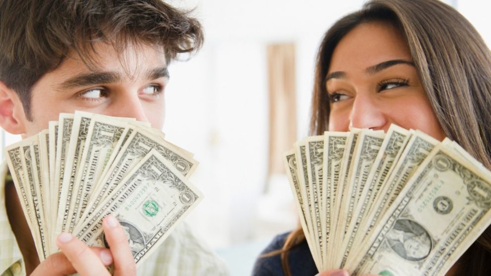 Horóscopo: los 4 signos que podrían recibir dinero inesperado este fin de semana.