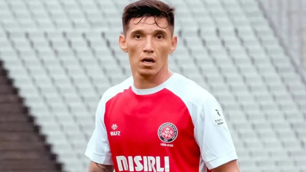 El tucumano no acat� la orden de su DT y mand� a su compa�ero a sentarse en el banco de suplentes. 