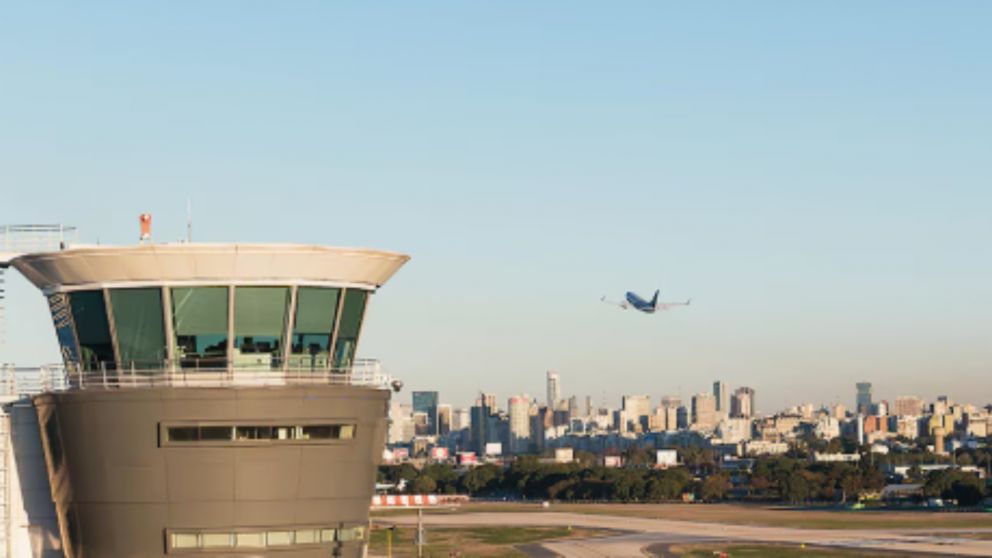 El Gobierno anunció la suspensión del paro de controladores aéreos y los vuelos operarán de forma normal