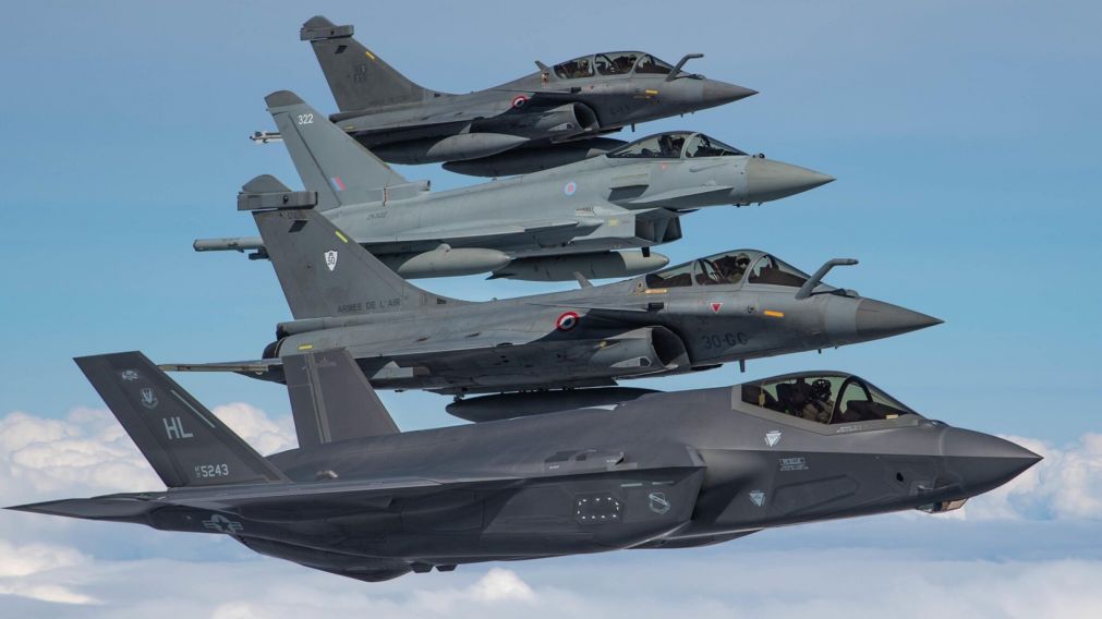 Gran Bretaña envió aviones de combate a la zona del conflicto en Medio Oriente.