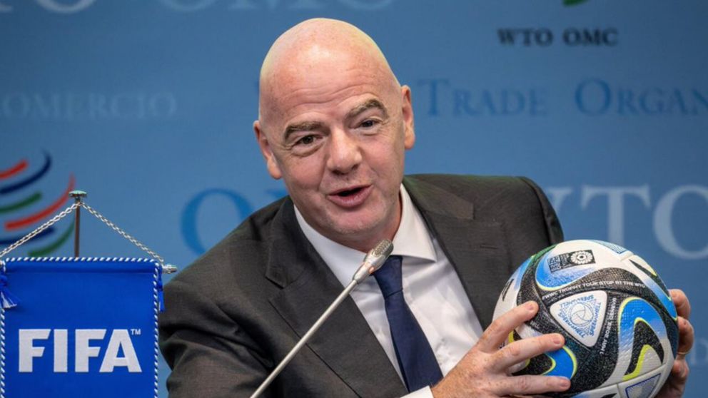 Gianni Infantino, presidente de la FIFA, sigue de cerca todo lo que viene sucediendo en Medio Oriente con relación al próximo Mundial.