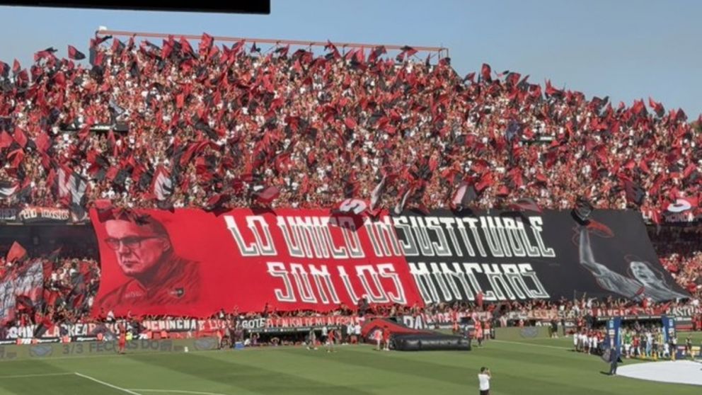 El hincha Leproso acompañó a su equipo en un nuevo clásico rosarino. Newell's volvió a perder con Central y hubo incidentes.
