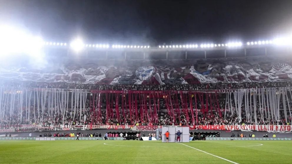 En los pasacalles, los fanáticos dieron a entender que pretenden a un histórico del club.