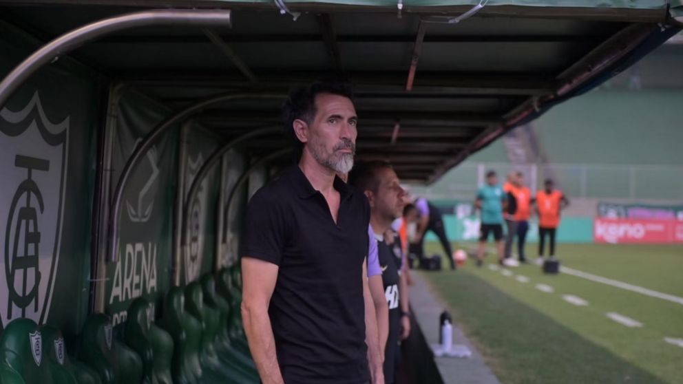 Eduardo Domínguez empezó con el pie derecho ante Atlético Mineiro.