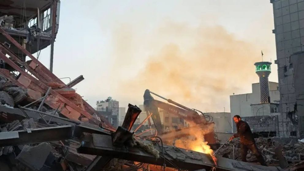 Estados Unidos e Israel bombardearon el edificio de la asamblea que elegirá al sucesor de Jameneí.