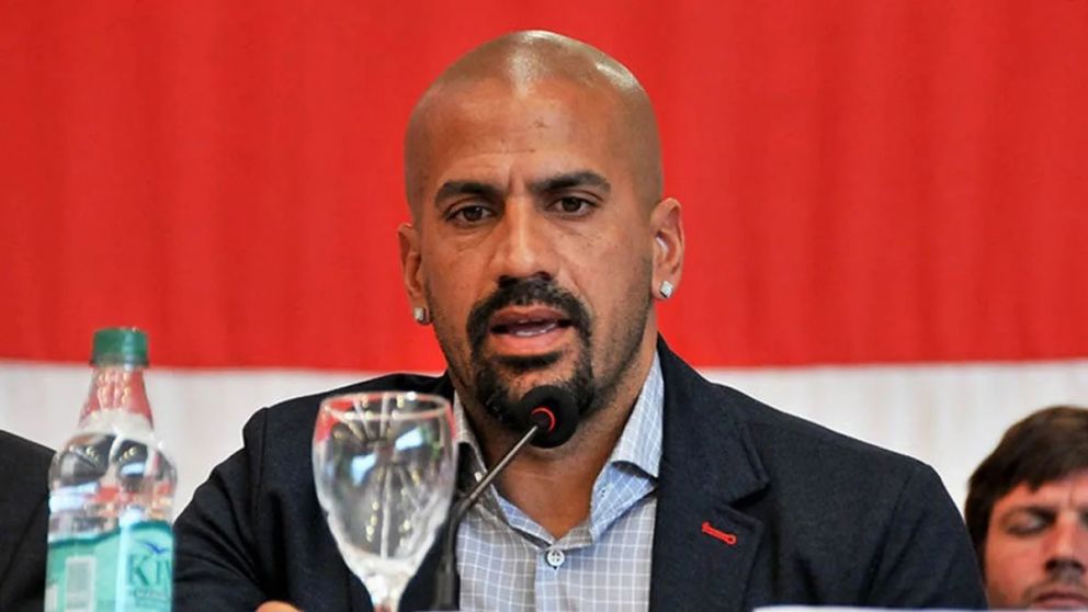 El titular de Estudiantes de La Plata podría atravesar un duro conflicto en los próximos días.