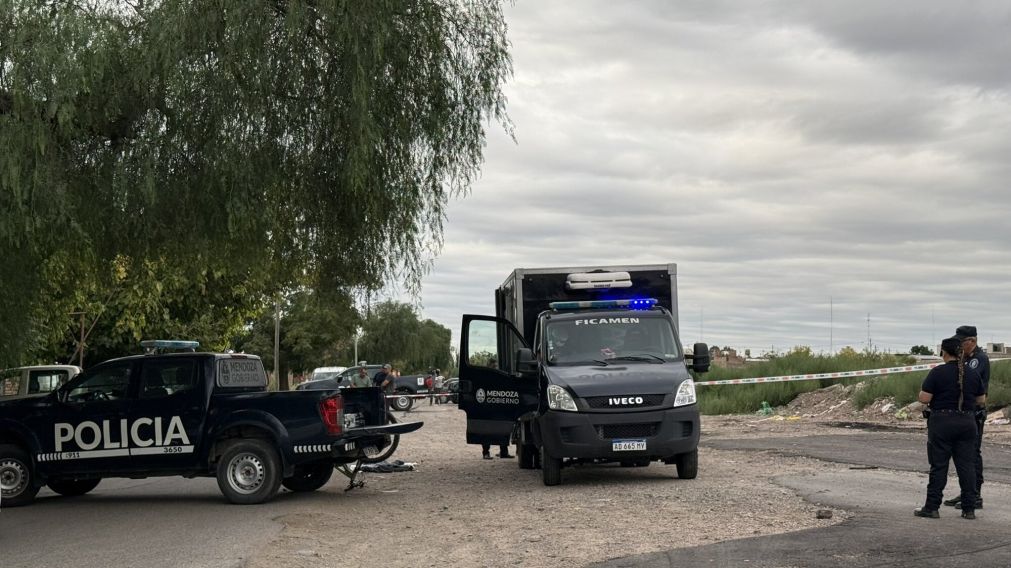 Le robaron la bicicleta, persiguió a los ladrones y mató a uno de ellos