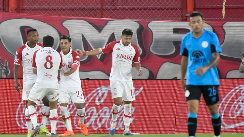 Huracán se hizo fuerte sin su gente y le cortó el invicto a Belgrano con una tremenda victoria