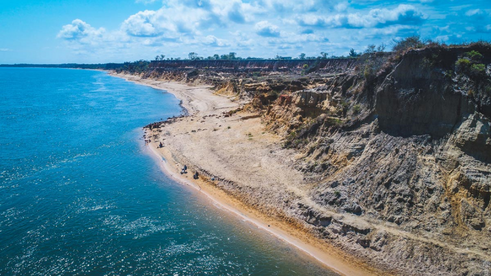 Las imponentes formaciones naturales que se elevan sobre el río Paraná.