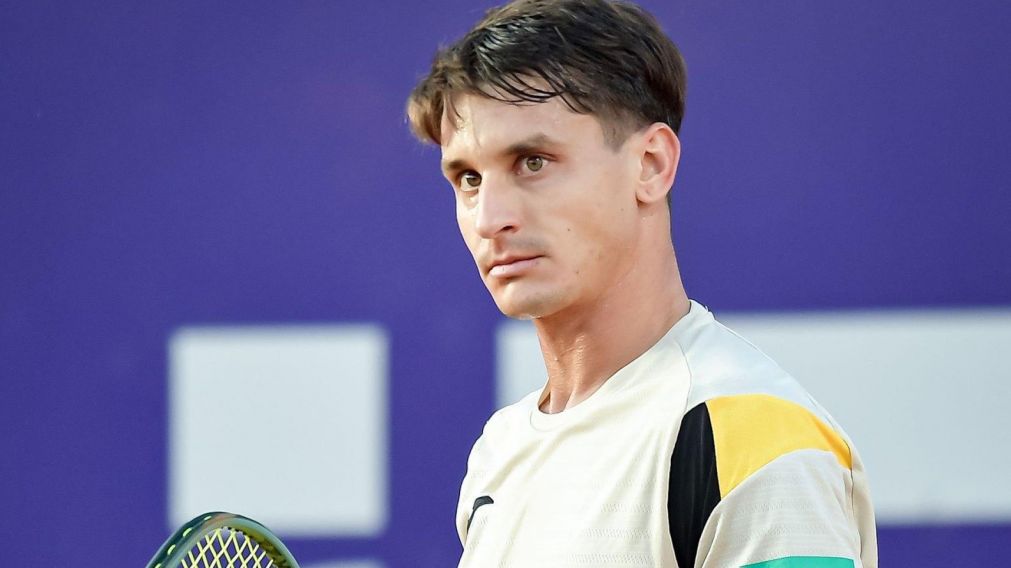 Camilo Ugo Carabelli venció a Karen Khachanov y ya está en octavos del ATP 500 de Barcelona.