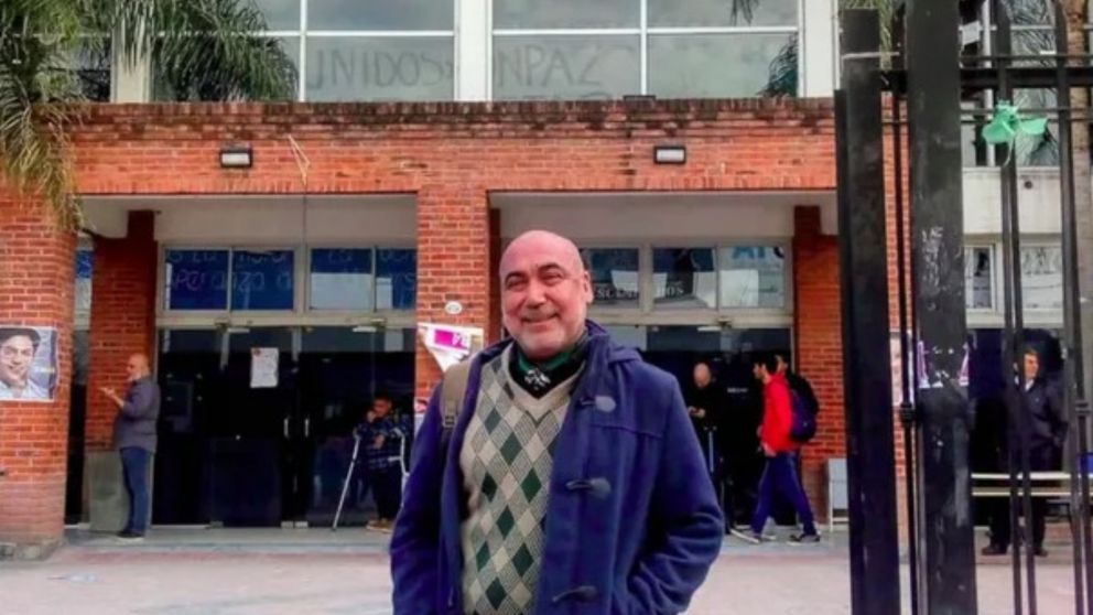 La Policia investiga la muerte del docente encontrado en su departamento de Caballito (Redes).