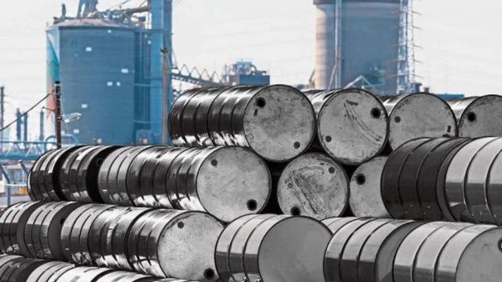 Una nueva escalada del precio del petróleo lleva a superar los 90 dólares por barril.