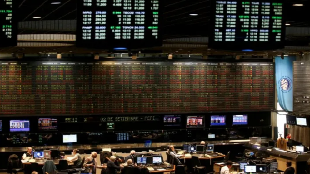 Las acciones argentinas en Wall Street cayeron más de un 5% y el riesgo país superó los 570 puntos