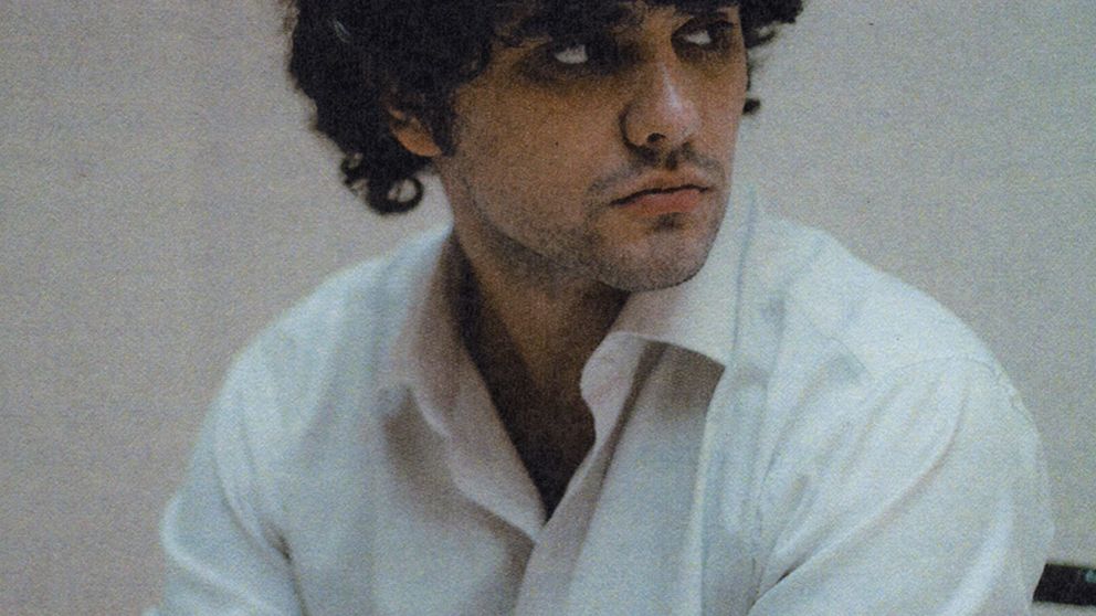 Broke Carrey presenta "Monumento", una tonada cuyana que mezcla deseo, humor y tradición