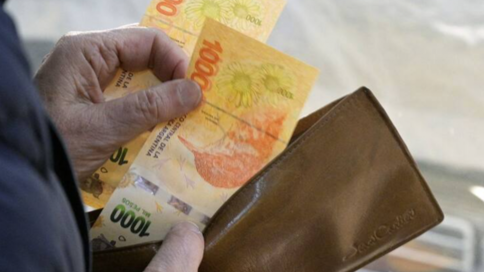 Encuesta: más de la mitad de los argentinos considera que su situación económica este año empeoró