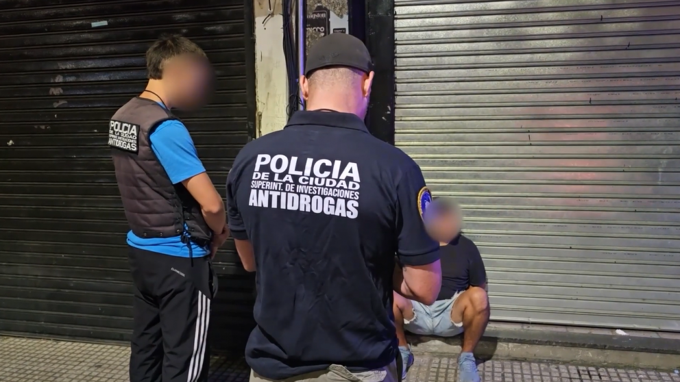 Operativo de saturación en Balvanera: seis personas fueron detenidas y secuestraron drogas y armas blancas