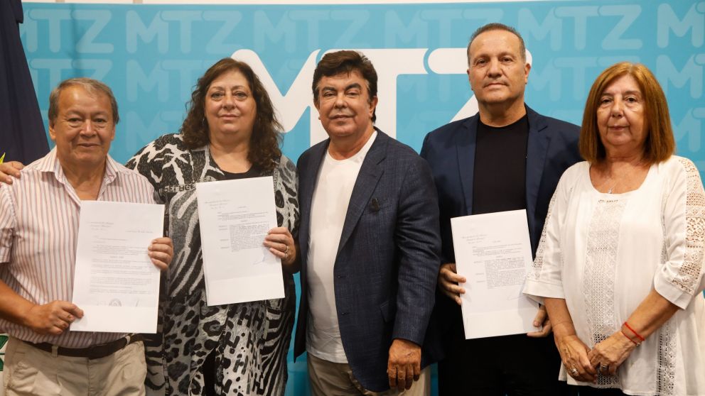 Fernando Espinoza da el primer paso hacia la unidad nacional e incorpora al gabinete a dirigentes de la oposici�n: "Toty" Flores y los ex concejales de Cambiemos Laura Greco y Jorge Lampa