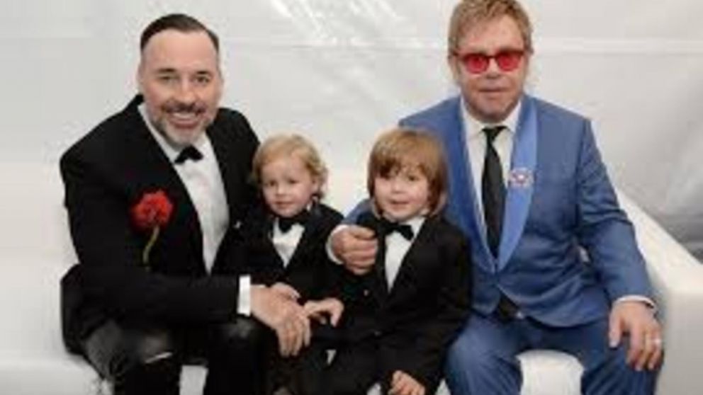 Así están hoy los hijos de Elton John: el retrato familiar que sorprendió a los fans
