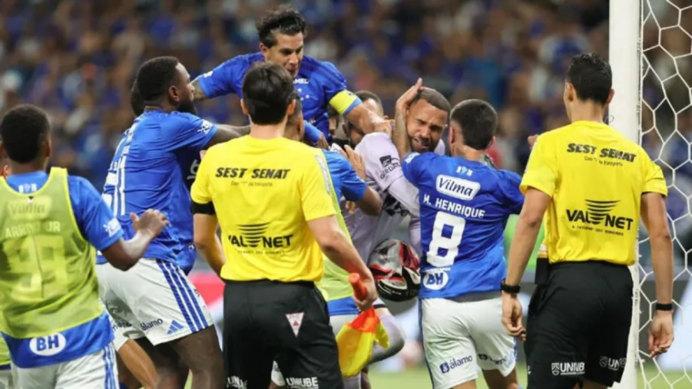 El torneo estadual tuvo un escándalo que debería terminar en una sanción tremenda para los planteles de Cruzeiro y Mineiro.