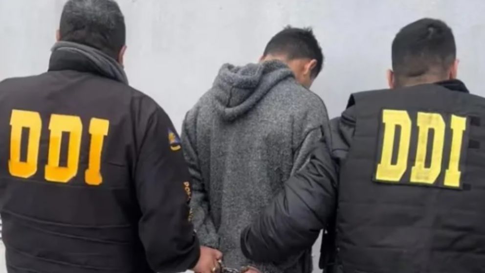 Ladrones asaltaron una barbería y huyeron disparando contra el frente del comercio