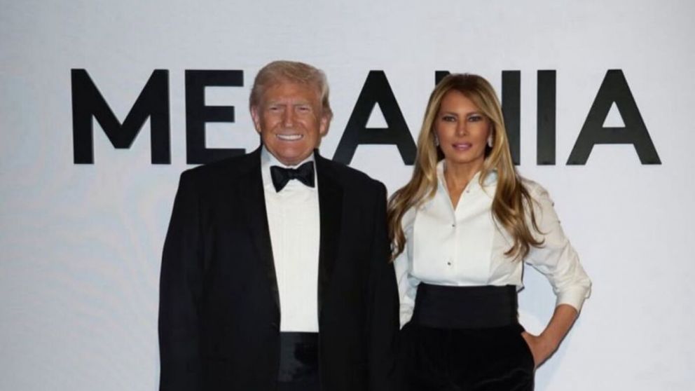 Mientras Donald Trump bombardea Irán, Melania festeja el estreno de su película.