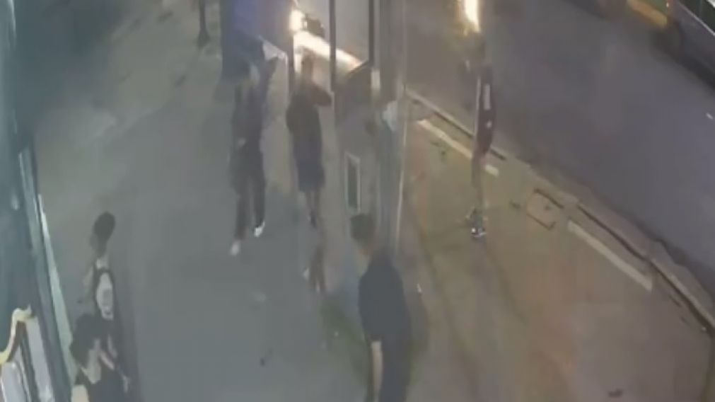 Insólito en Bernal: dos motochorros intentaron robar frente a tres policías y escaparon