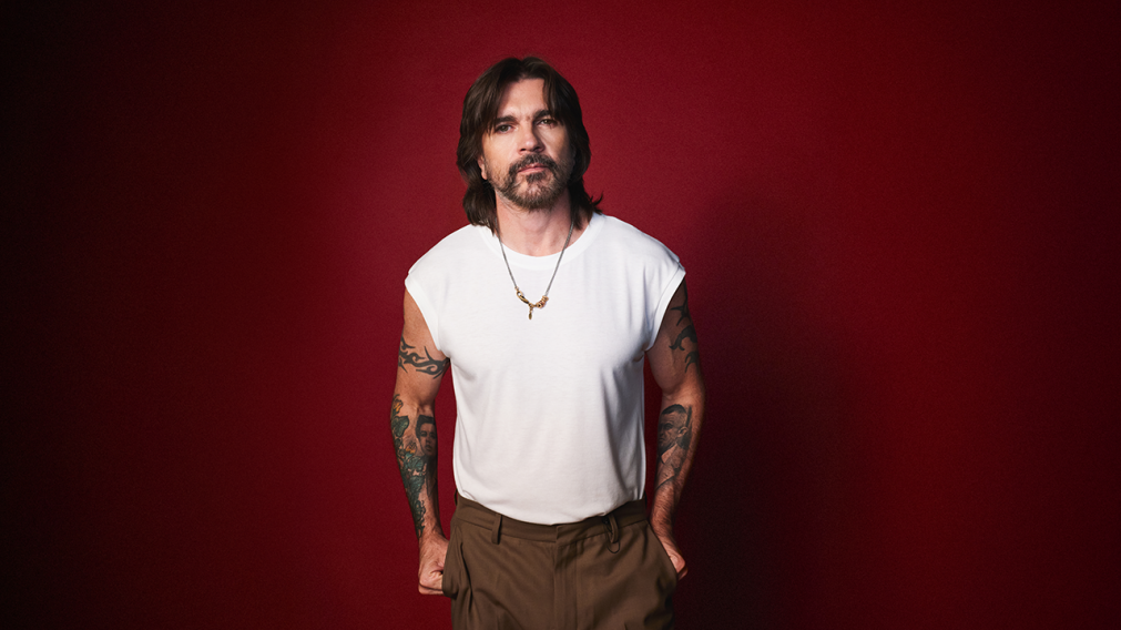 Juanes lanza JuanesTeban con colaboraciones junto a Mon Laferte, Conociendo Rusia, Bomba Estéreo y Rawayana