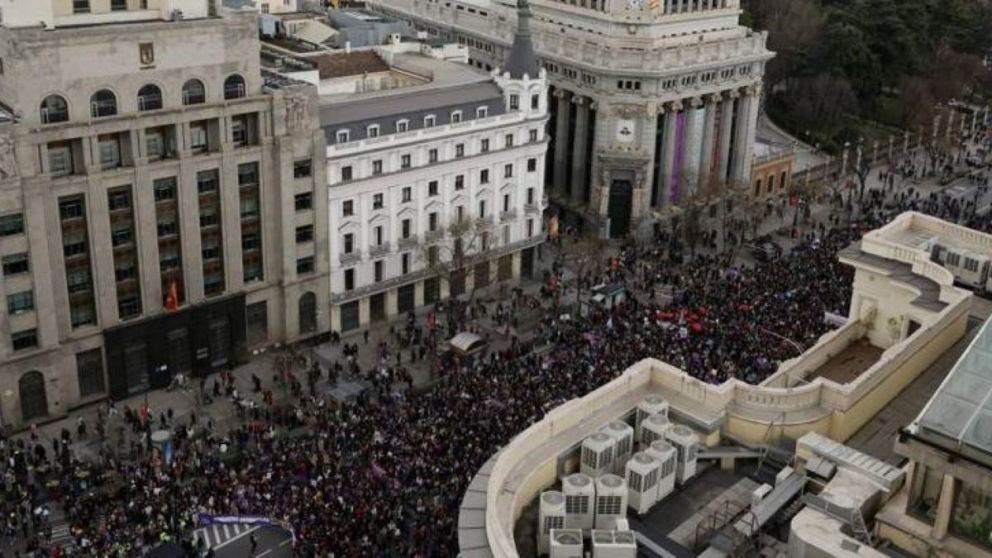 Se realizaron masivas marchas por el 8M en Latinoamérica y Europa.