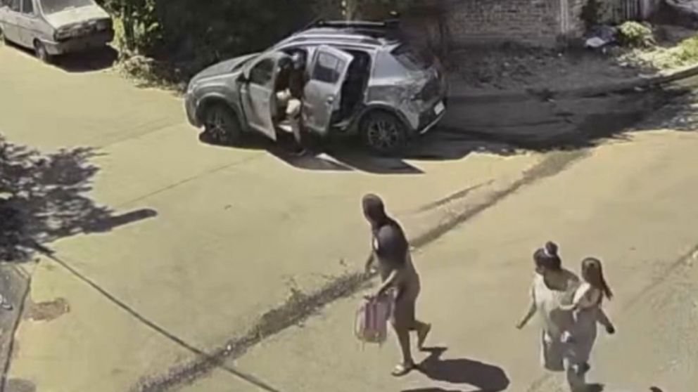 El robo quedó filmado por una cámara de seguridad.