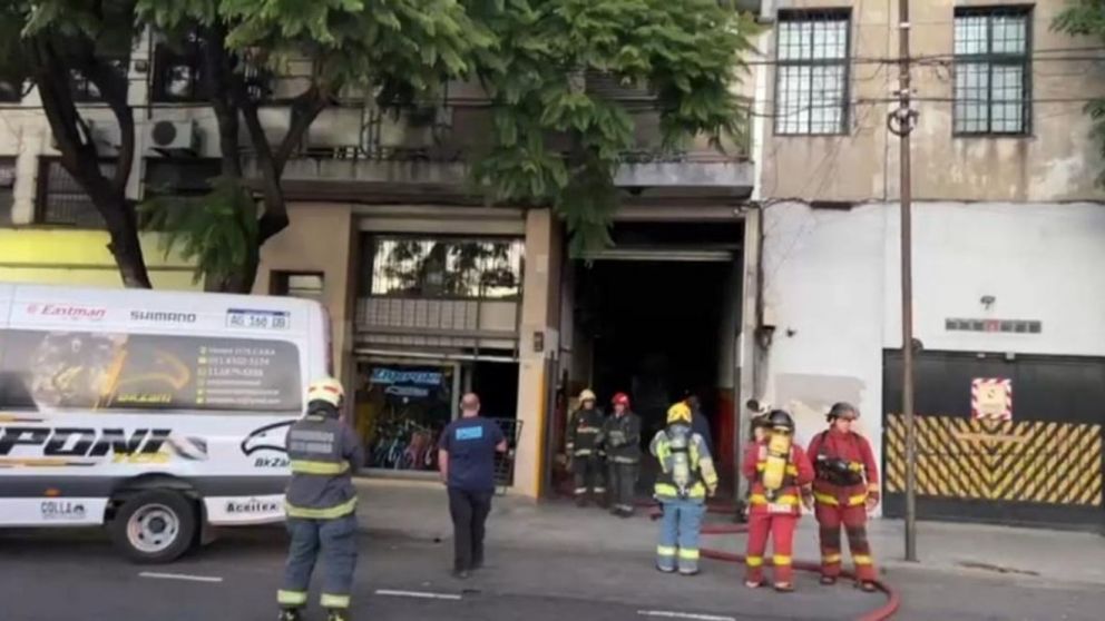 El incendio se produjo en una fábrica de bicicletas en Barracas.