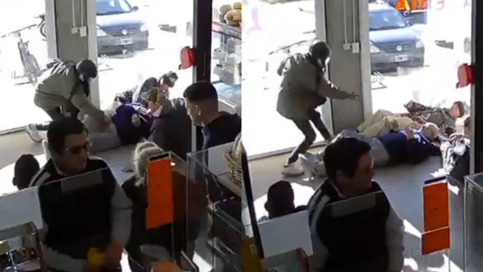 La secuencia del robo captada por la cámara de seguridad del local.