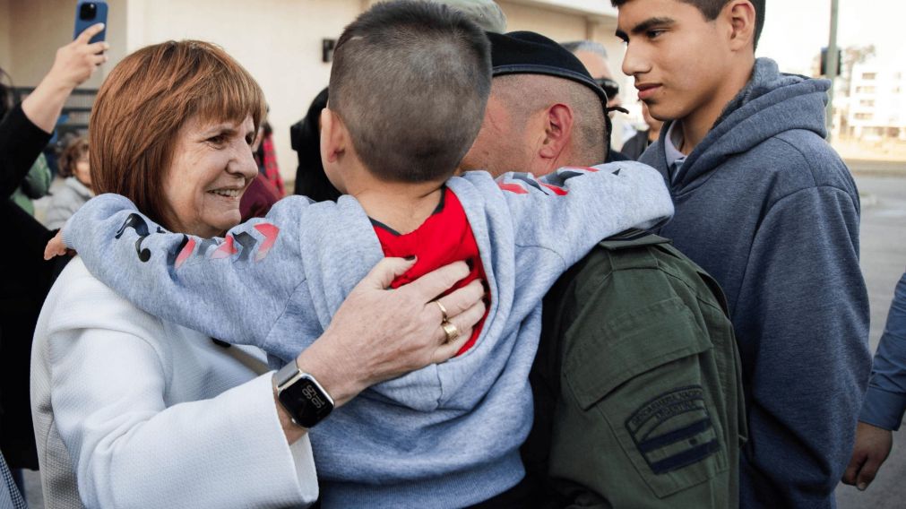Patricia Bullrich entreg� viviendas en C�rdoba a efectivos de las Fuerzas Federales
