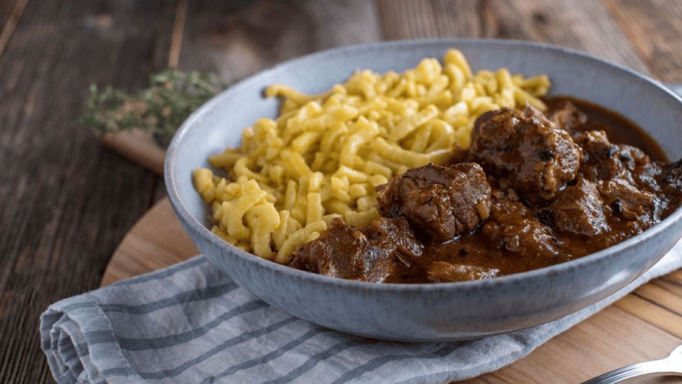 Deliciosa receta de goulash con spaetzle bien calentita para combatir los días de frío polar
