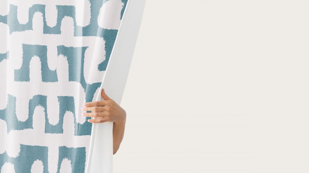 Renov� tu cortina de ba�o con una intervenci�n DIY f�cil y econ�mica